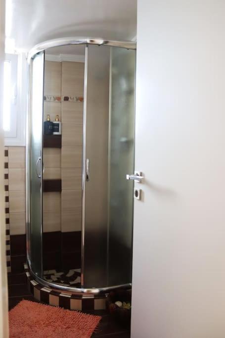 Άνετο Και Βολικό Διαμέρισμα Aten Exteriör bild